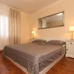 Cozy With Private Garden & Easy Parking