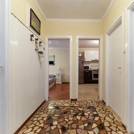 Apartmán Cozy With Private Garden & Easy Parking