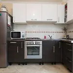 Cozy With Private Garden & Easy Parking Διαμέρισμα *