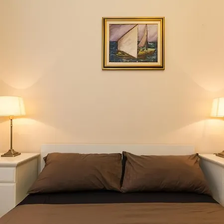 公寓 Cozy With Private Garden & Easy Parking 罗维尼