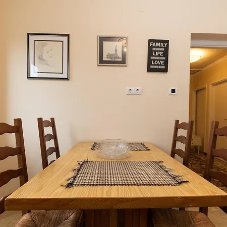 Apartment Cozy With Private Garden & Easy Parking *