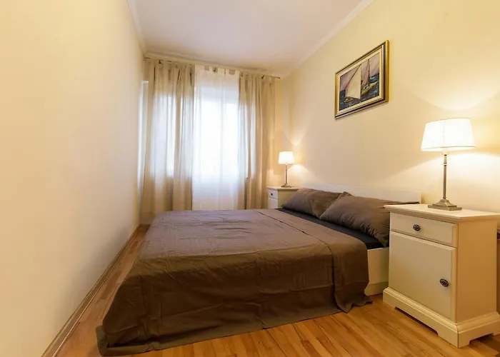 Apartment Cozy With Private Garden & Easy Parking