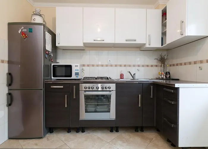 Cozy With Private Garden & Easy Parking Apartment *