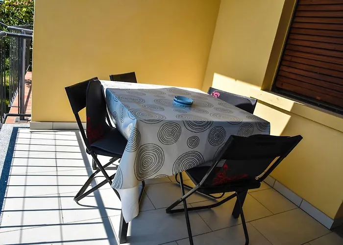 Cozy With Private Garden & Easy Parking Rovinj