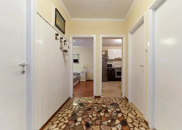 Apartment Cozy With Private Garden & Easy Parking