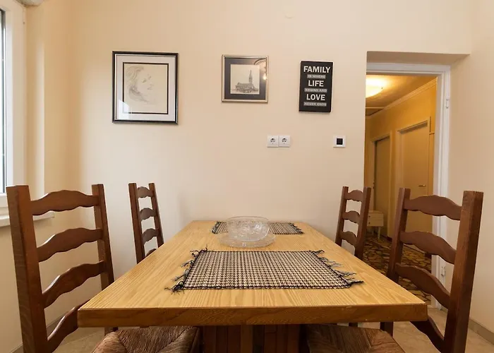Apartment Cozy With Private Garden & Easy Parking *